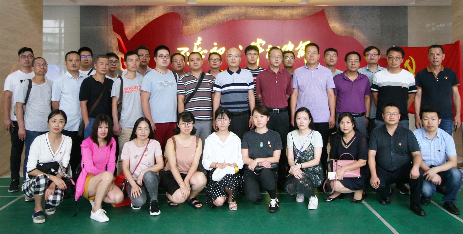 追尋足跡 感悟初心 ——電子綜合勘察研究院參觀學(xué)習(xí) 省檔案館“不忘初心 牢記使命”主題教育檔案文獻(xiàn)展