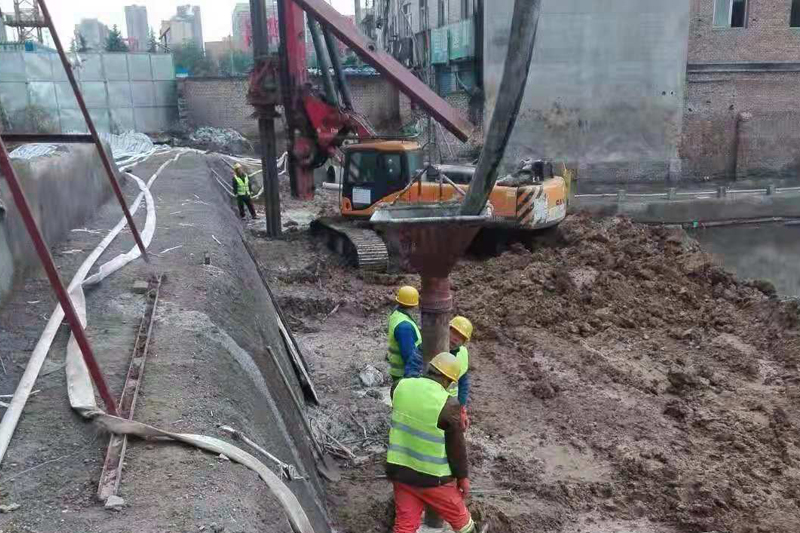 紅星美凱龍全球家居生活廣場(chǎng)BC偭基坑支護(hù)加固工程（搶險(xiǎn)加固，反壓土回填）