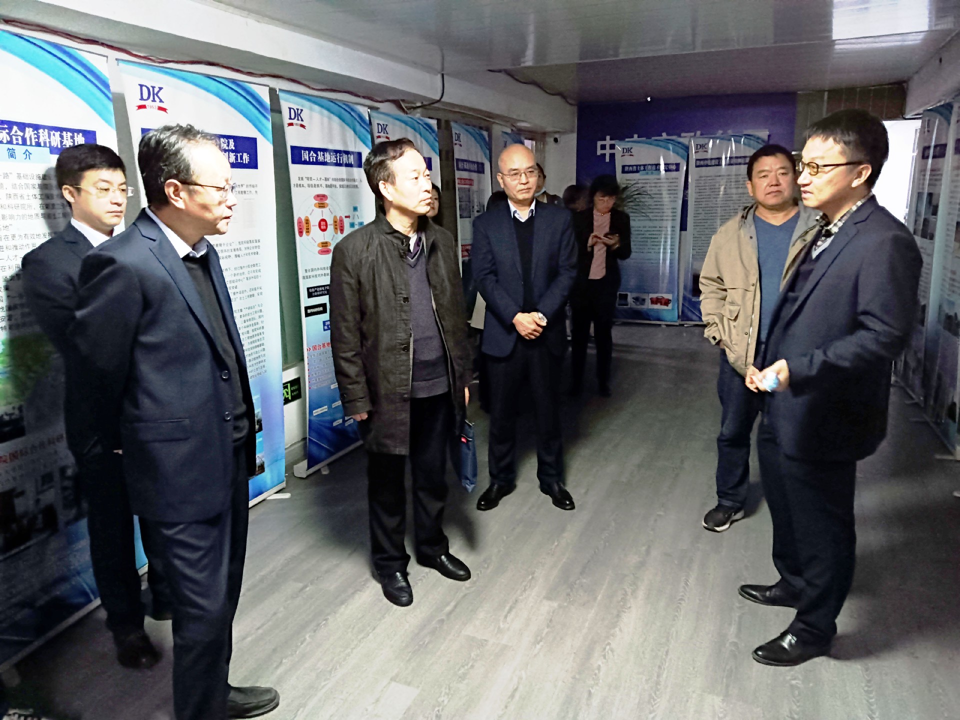 省科技廳領(lǐng)導(dǎo)蒞臨我院考察“一帶一路沿線地質(zhì)與 巖土工程問題研究國際科技合作基地”建設(shè)